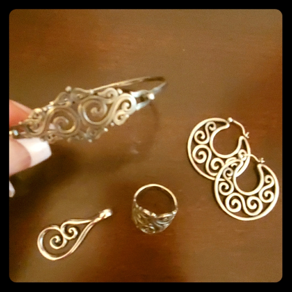 Jewelry. No damage. Just as New.